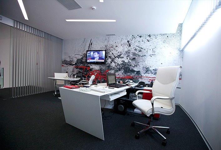 Montra promocional com vinil autocolante - Braga