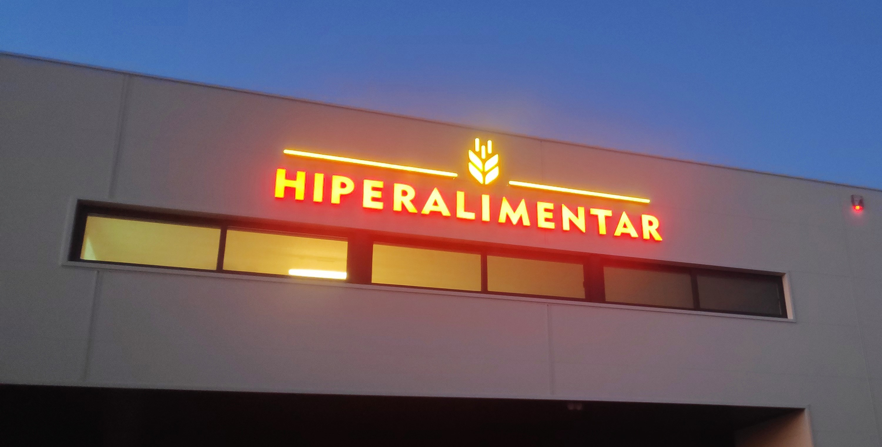 Reclame luminoso Hiperalimentar - Sinalética LED Braga