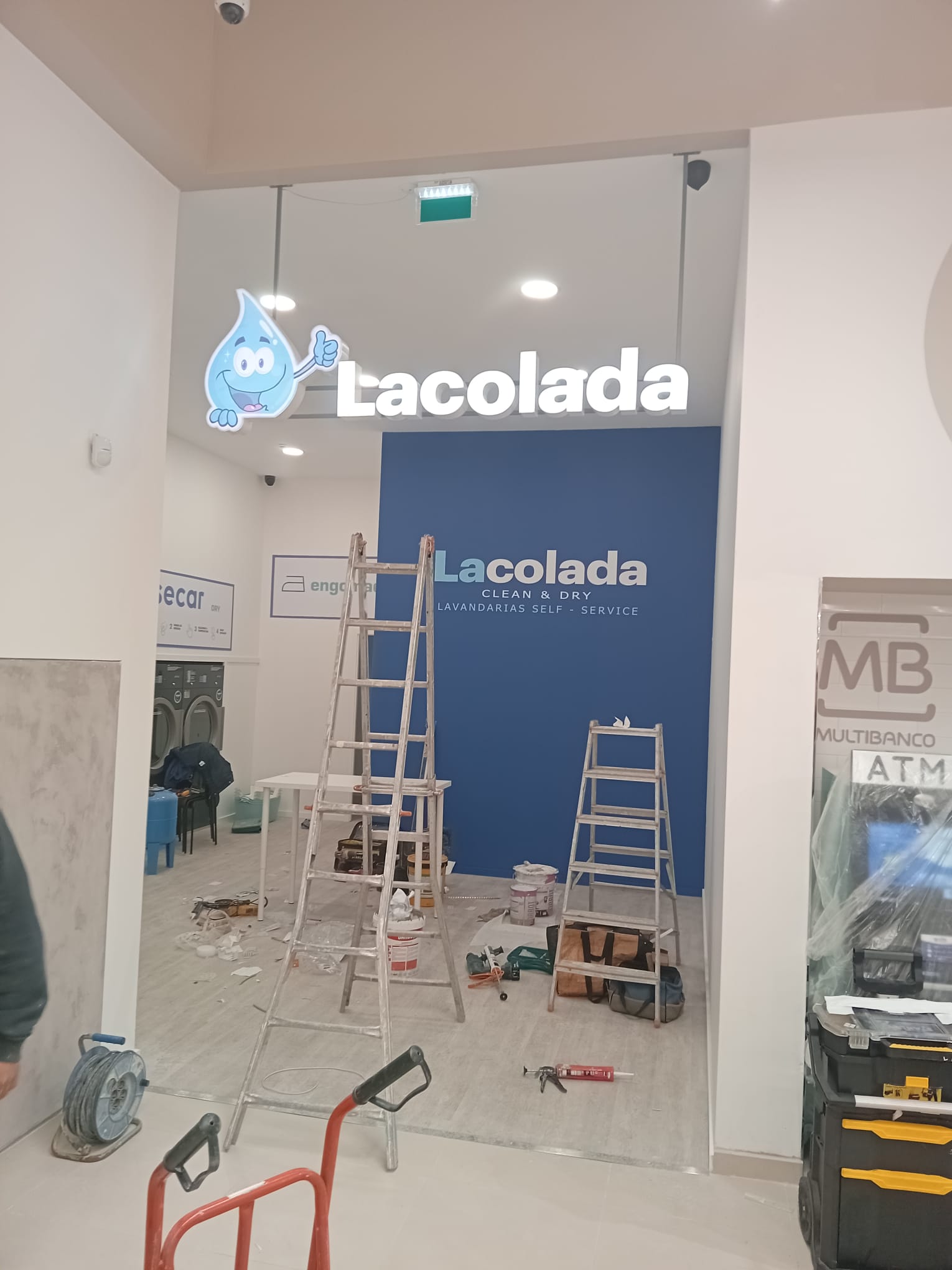 Letras 3D Lacolada lavandaria - Monoblocos Braga